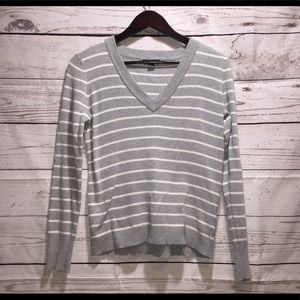NAUTICA VNECK SWEATER SIZE SMALL